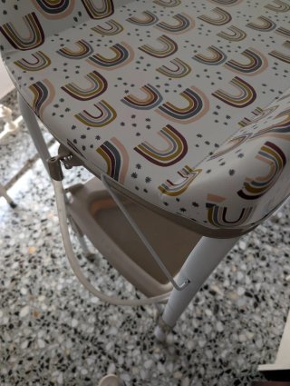 Bañera y Cambiador bebé con estampado de arcoíris