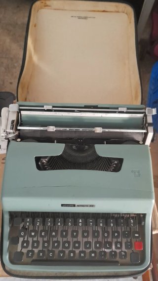 Máquina de escribir Olivetti Lettera 32
