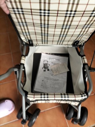 Andador carro con asiento pegable