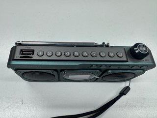 Radio FM Portátil F28 Verde