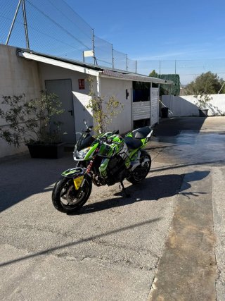 Kawasaki Z750 moto naked en perfectas condiciones