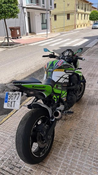 Kawasaki Z750 moto naked en perfectas condiciones