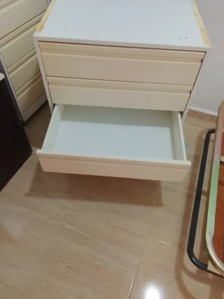 Mesita y 2 cómodas por 50 euros todo