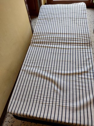Cama Plegable Azul y Blanca