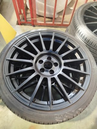 Llantas Audi 18 5/100 con neumáticos