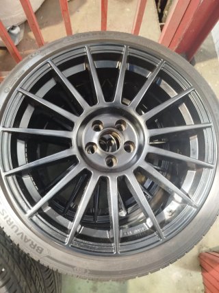 Llantas Audi 18 5/100 con neumáticos