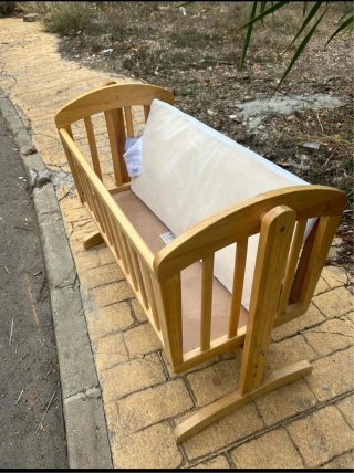 Cuna de madera para recién nacido