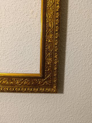 Marco de madera dorado para cuadro