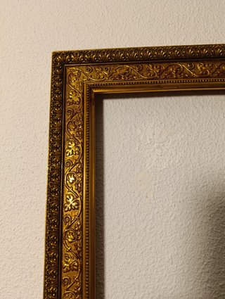 Marco de madera dorado para cuadro