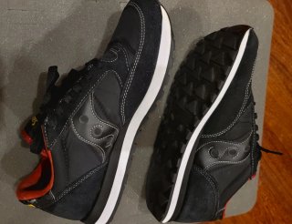 Zapatillas Saucony Talla 41 Negras y Rojas