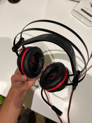 Cascos Gaming Pro Rojos y Negros marca ebisu