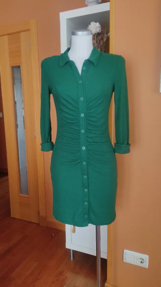 Vestido verde Stradivarius talla L