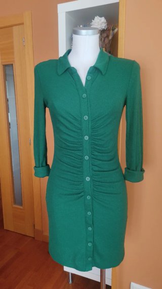 Vestido verde Stradivarius talla L