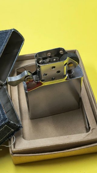 Mechero tipo Zippo vaquero