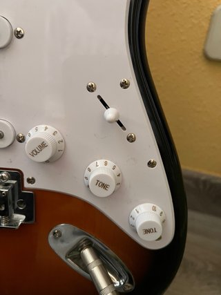 Guitarra Eléctrica Fender Squier + Amplificador