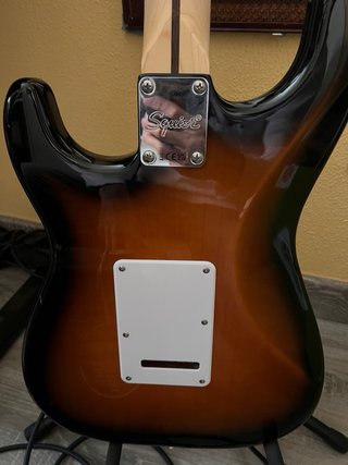Guitarra Eléctrica Fender Squier + Amplificador