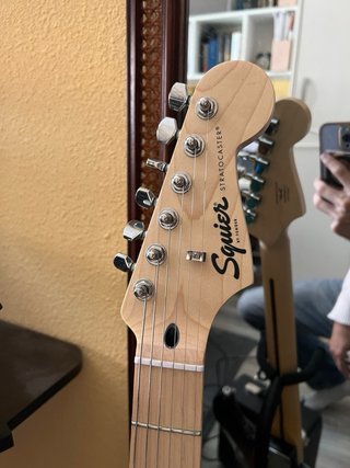 Guitarra Eléctrica Fender Squier + Amplificador