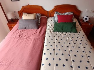 Camas con canapé y mesitas de noche