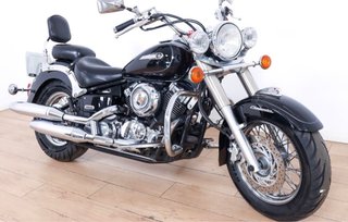 Moto Yamaha Dragstar Custom Negra