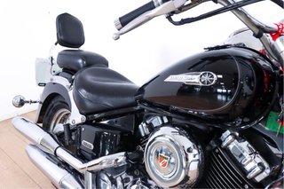 Moto Yamaha Dragstar Custom Negra