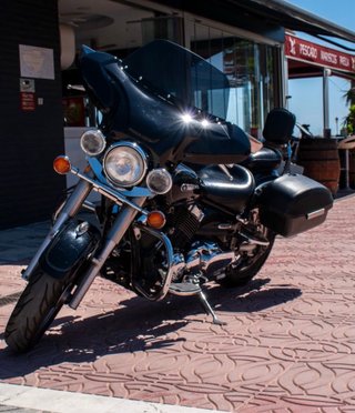 Moto Yamaha Dragstar Custom Negra