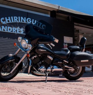 Moto Yamaha Dragstar Custom Negra