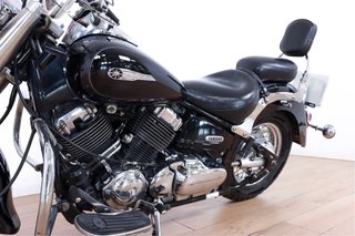 Moto Yamaha Dragstar Custom Negra