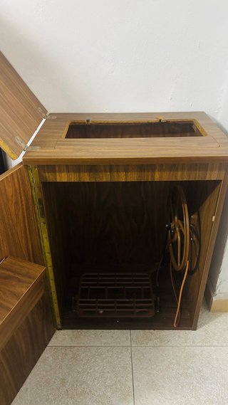 Máquina de coser Alfa negra y dorada