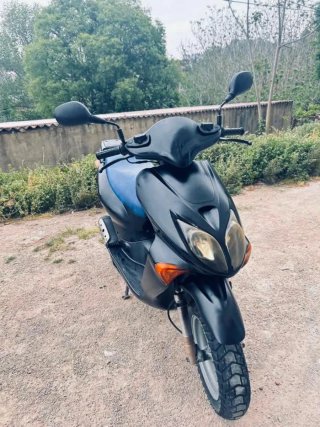 Honda XR8-S Scooter Negra y Azul(49cc)