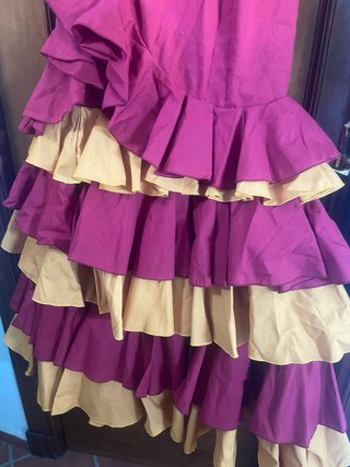 Traje de flamenca rojo y amarillo