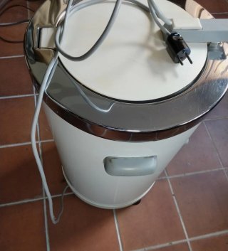 Centrifugadora AEG Blanca
