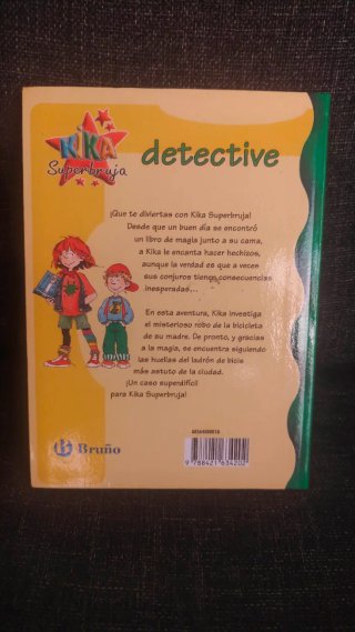 Kika Superbruja, detective