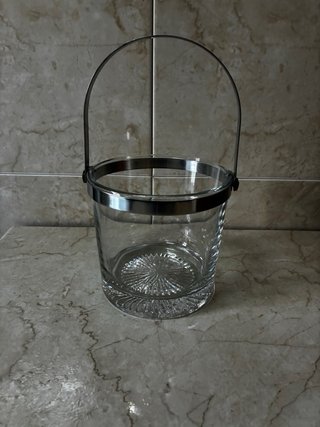 Cubitera de cristal con asa metálica