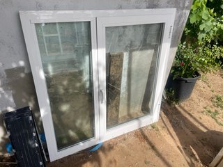 Ventana de aluminio blanca doble cristal