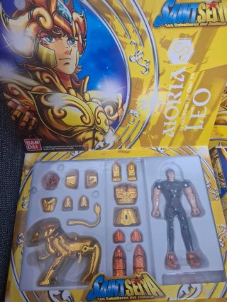 LOTE  Caballeros Zodiaco Oro y bronce, 17 figuras