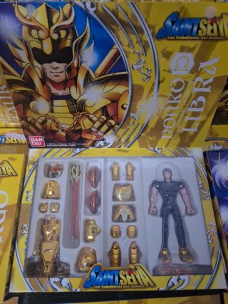 LOTE  Caballeros Zodiaco Oro y bronce, 17 figuras