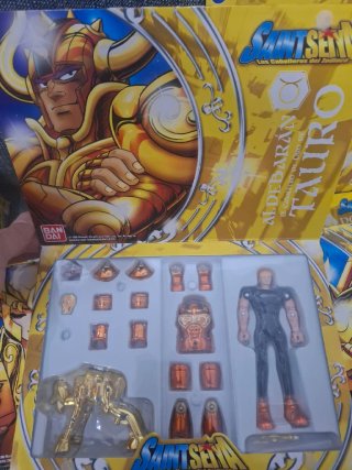 LOTE  Caballeros Zodiaco Oro y bronce, 17 figuras