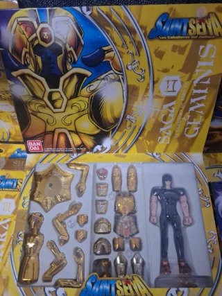 LOTE  Caballeros Zodiaco Oro y bronce, 17 figuras