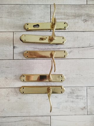 Manillas de latón para puertas