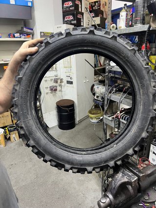 Rueda  120/90-18
