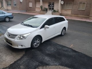 Toyota avensis  2010 2010