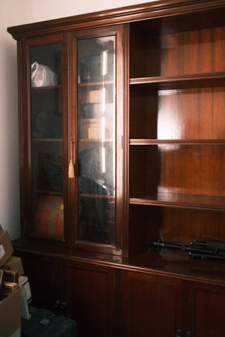Librería/vitrina madera maciza y cristal