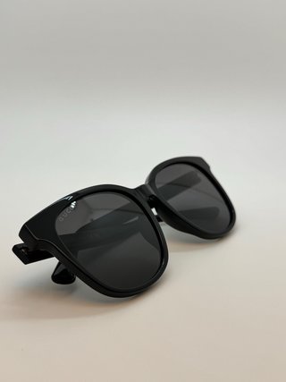 GUCCI BLACK GG LOGO SUNGLASSES - PRISTINE CONDITIO