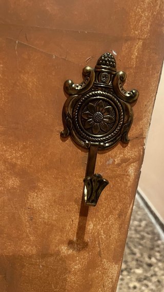 Cortinas marrones y blancas de tela