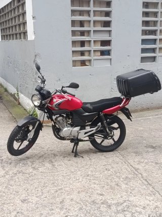 Yamaha YBR 125 Roja y Negra 2010