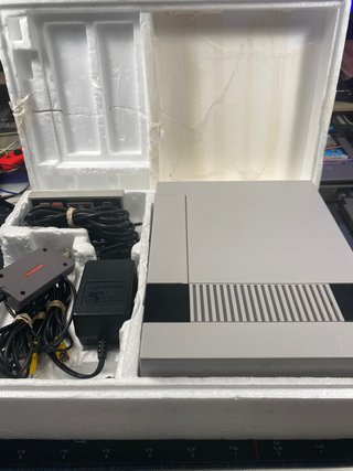 CONSOLA NINTENDO NES CAJA Y JUEGO MARIO