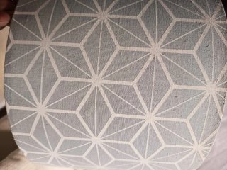Pantalla de lámpara con diseño geométrico