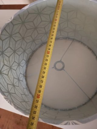 Pantalla de lámpara con diseño geométrico