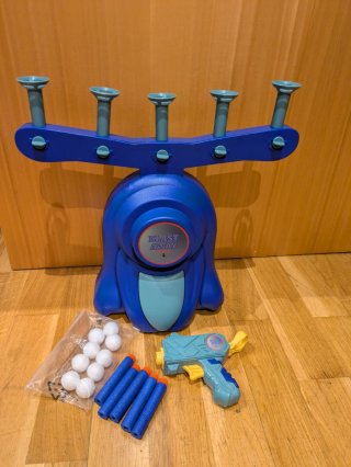 Juego práctica de tiro pelotas flotantes