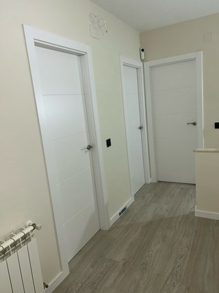 Instalación de puertas blancas